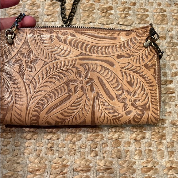 Elegant Tan Leather Women's Bag - Picture 10 of 12